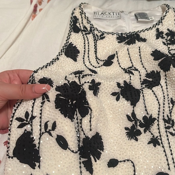 Vintage BLACKTIE Oleg Cassini Beaded Black and White Floral Top 100% Silk - Picture 10 of 11